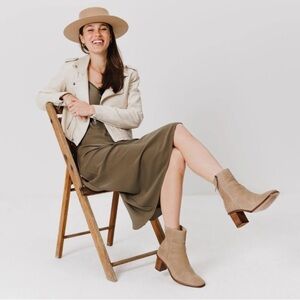 Portland Leather Goods Vero suede ankle boot in taupe - size 7 | EUC